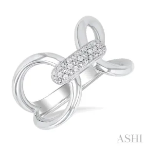 1/10 Ctw Accent Round Cut Diamond Bold Fashion Ring in Sterling Silver