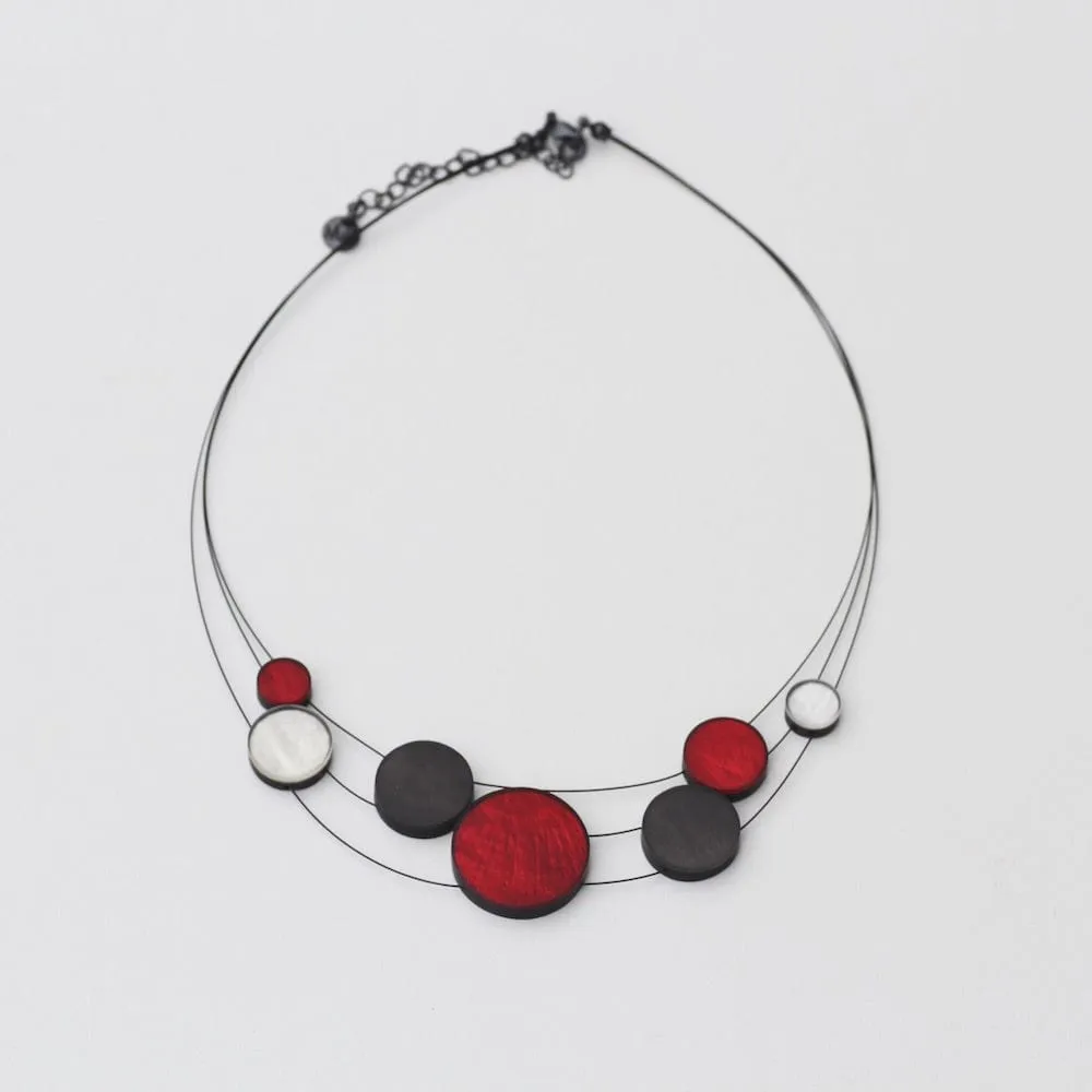 3 STRAND RED MIX RESIN NECKLACE