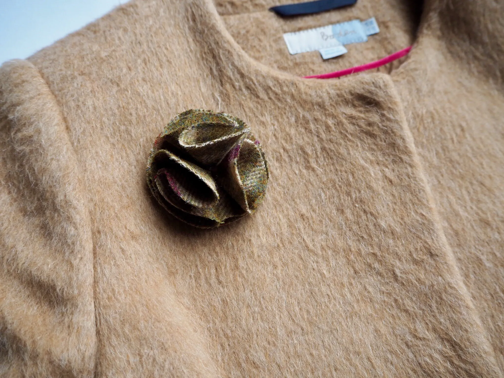 Flower brooches