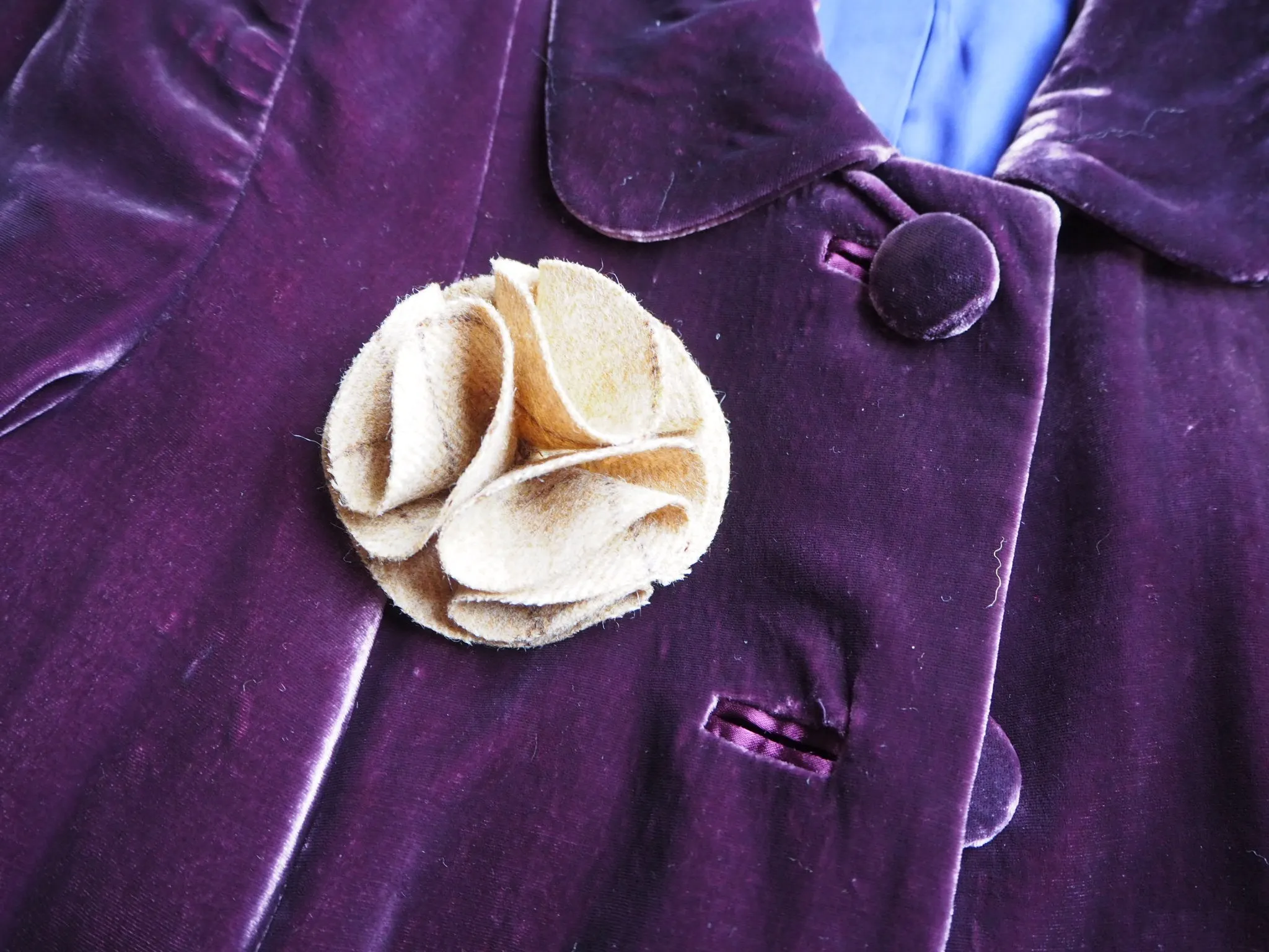 Flower brooches