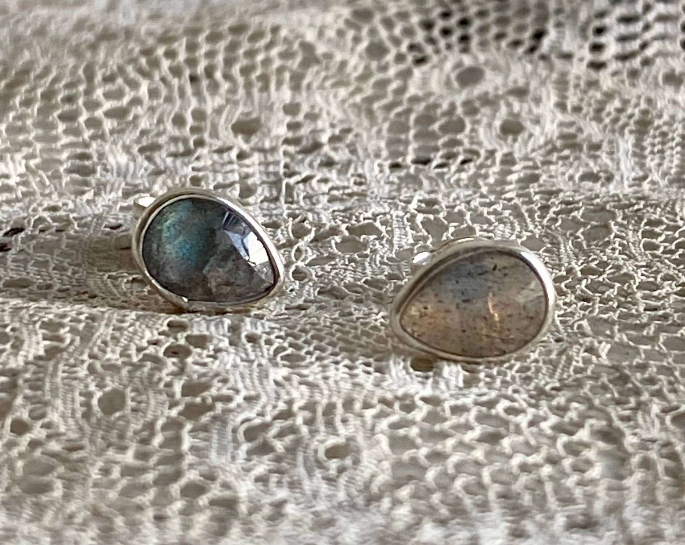 labradorite | 'laia' earstuds | silver 925