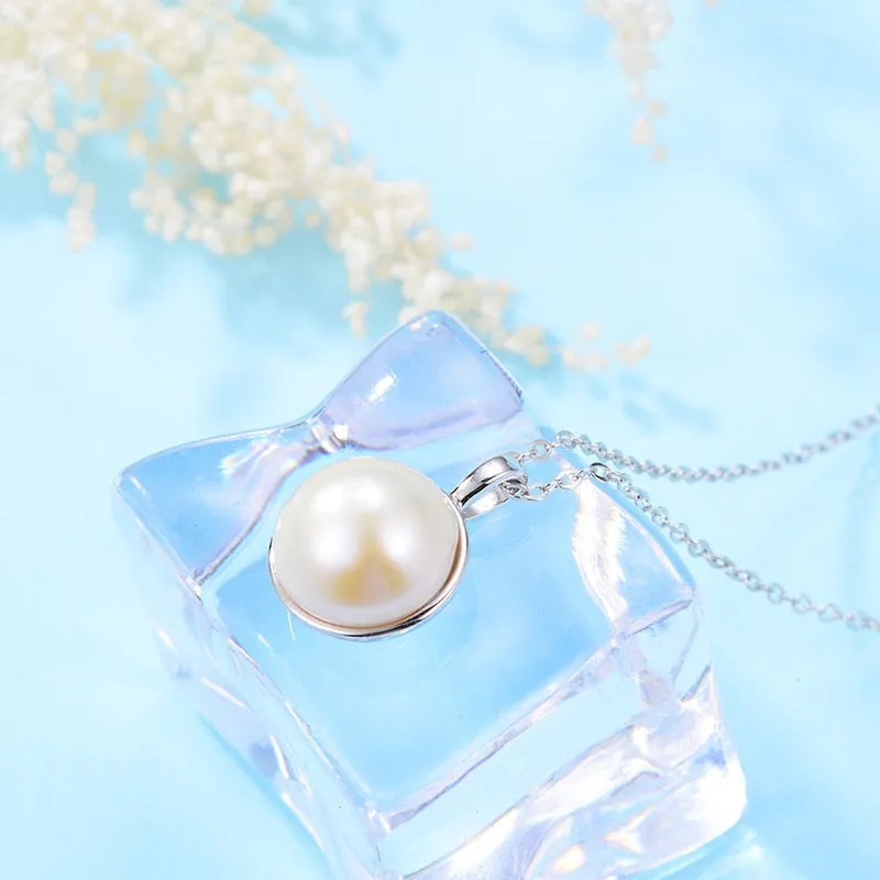 Modern Pearl Necklace