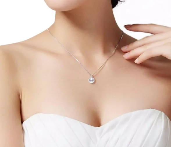 Modern Pearl Necklace