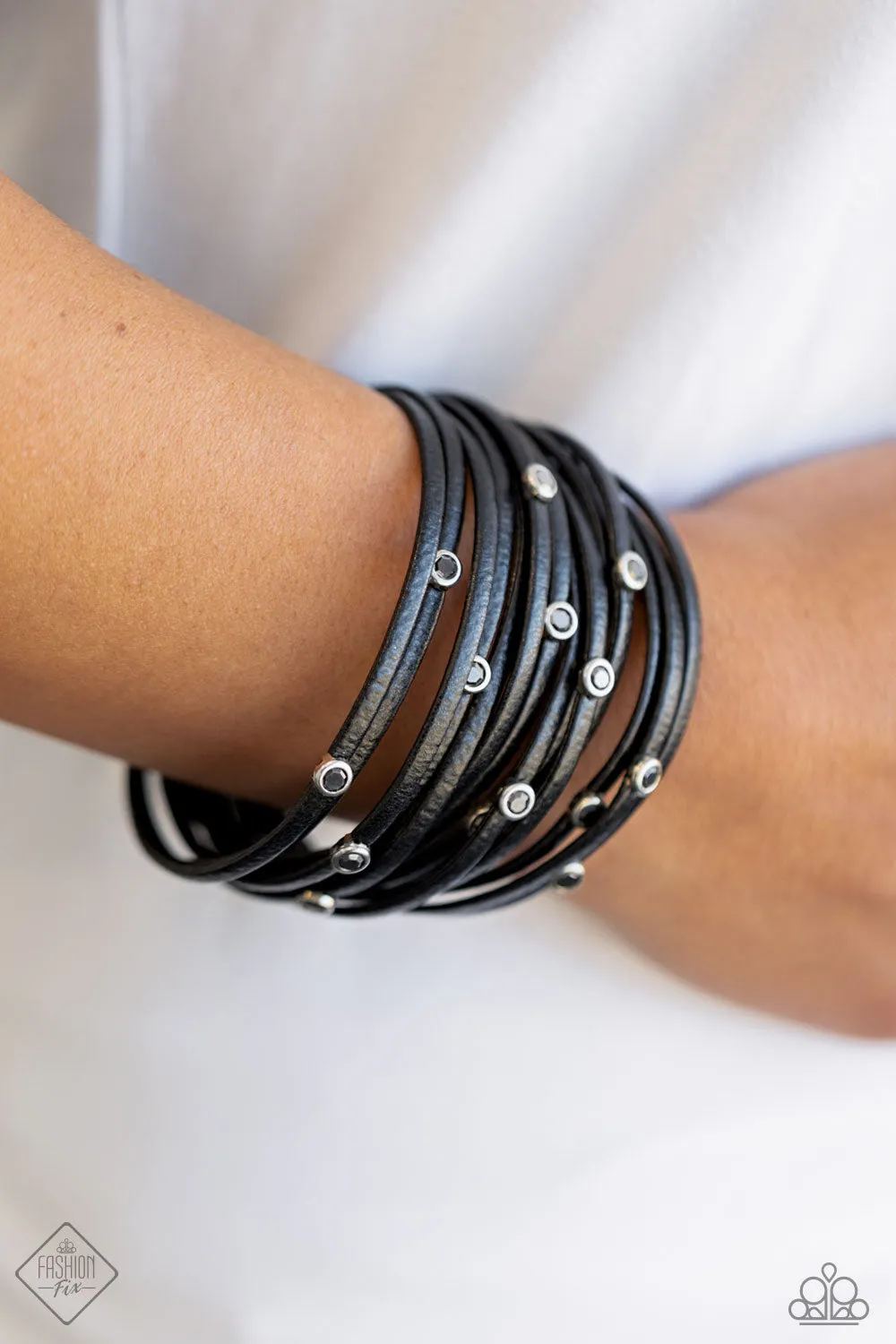 Paparazzi Bracelet Fashion Fix Dec 2020 ~ Fearlessly Layered - Black