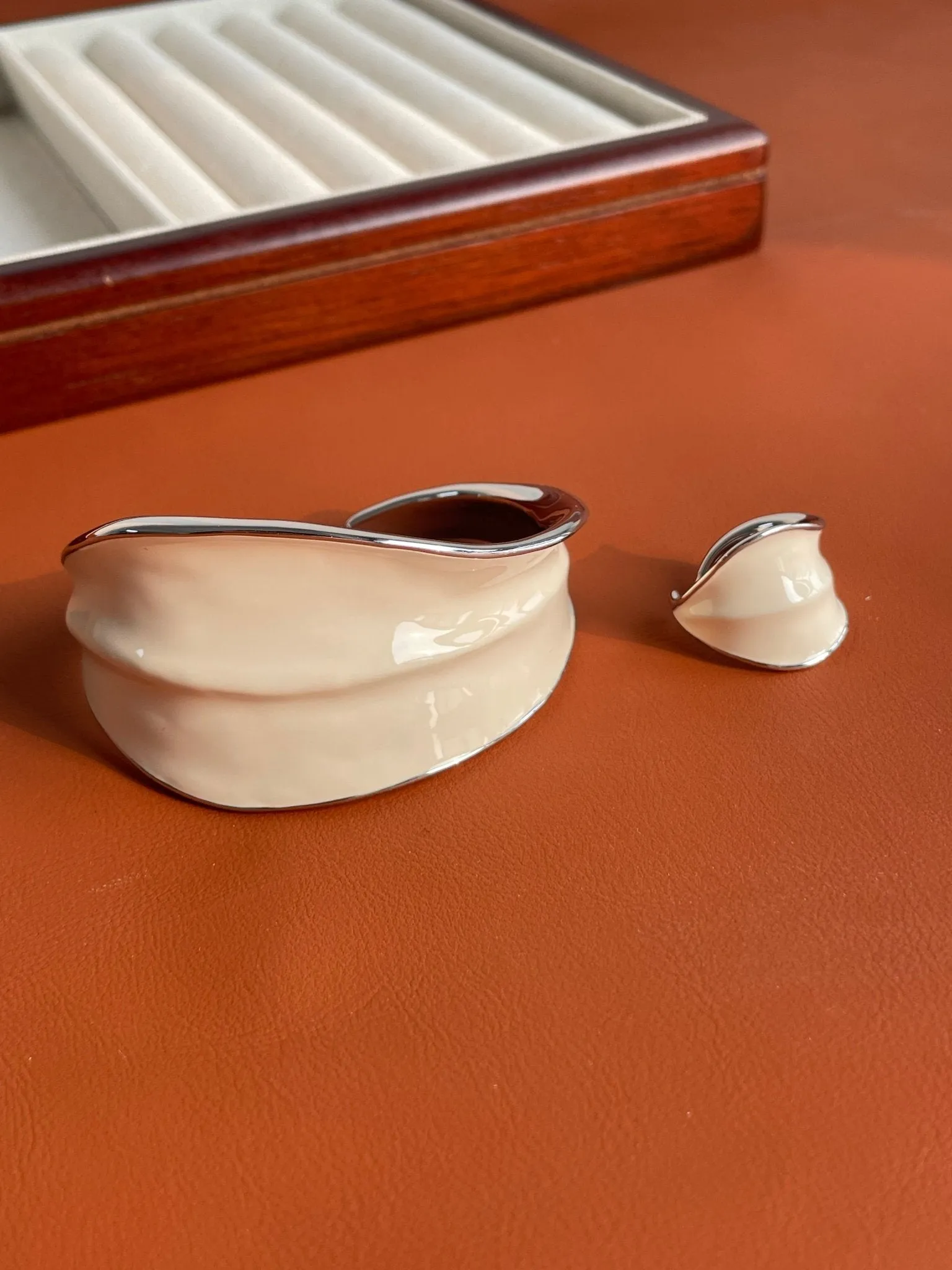 White Enamel Scroll Leaf Width Face Bangles Bracelet