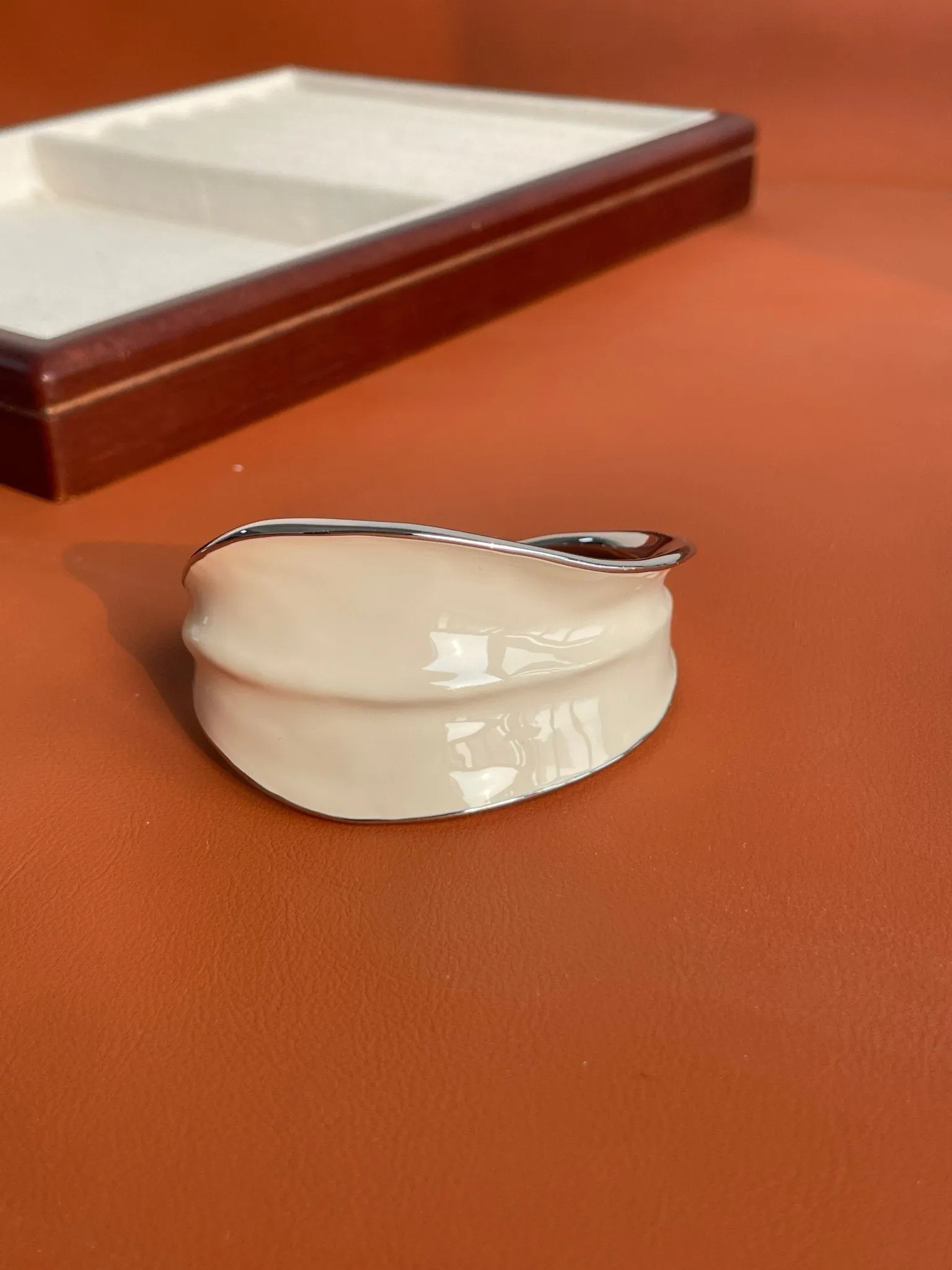 White Enamel Scroll Leaf Width Face Bangles Bracelet